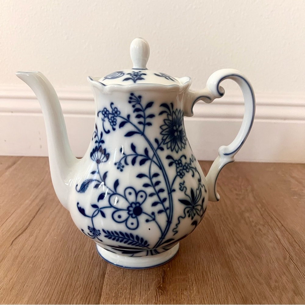 Vtg Gerold Porzellan Germany Porcelain Teapot Coffee Pot, Blue Onion Pattern‎